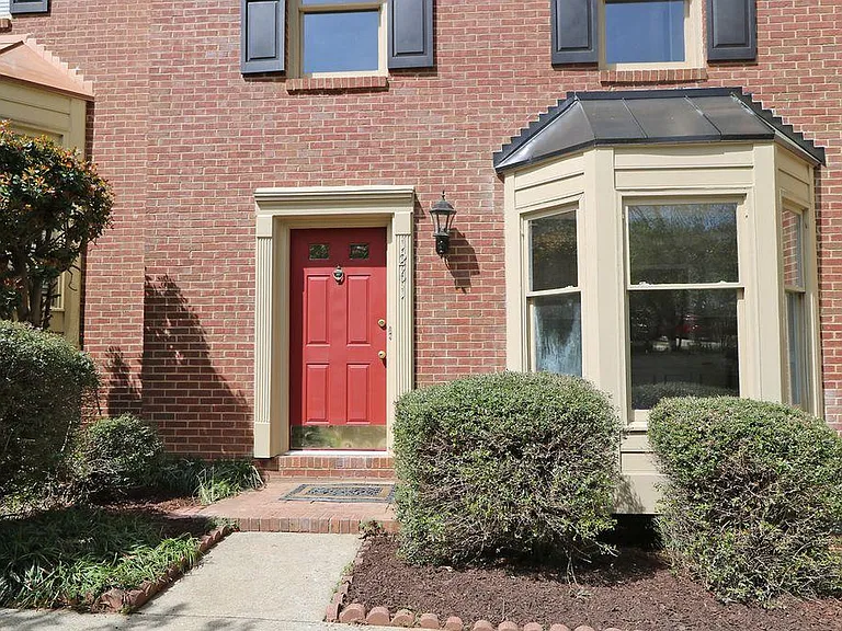 1261 Whitlock Ridge Dr SW — Photo 2