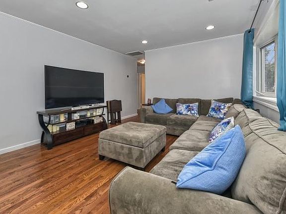 4th image of 1510 Lincoln Ave