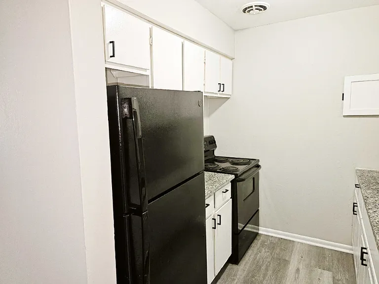 Avery Apartments — Photo 19