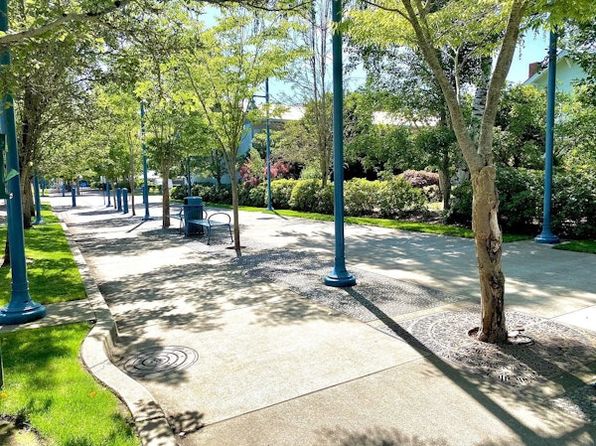 15790 SW Oregon St #203