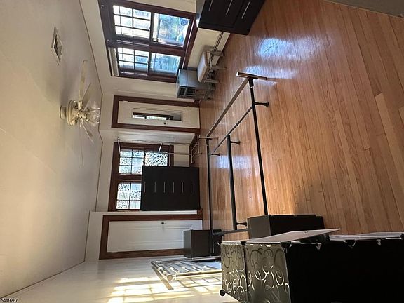 4th image of 325 Bogert Ave