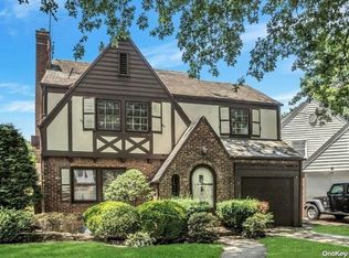 18 Revere Dr W, Floral Park, NY 11001