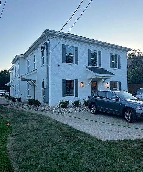 238 Chenoweth Ln #202 — Photo 1