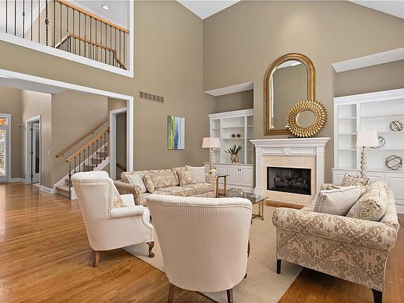 2nd image of 245 Warwick Ct