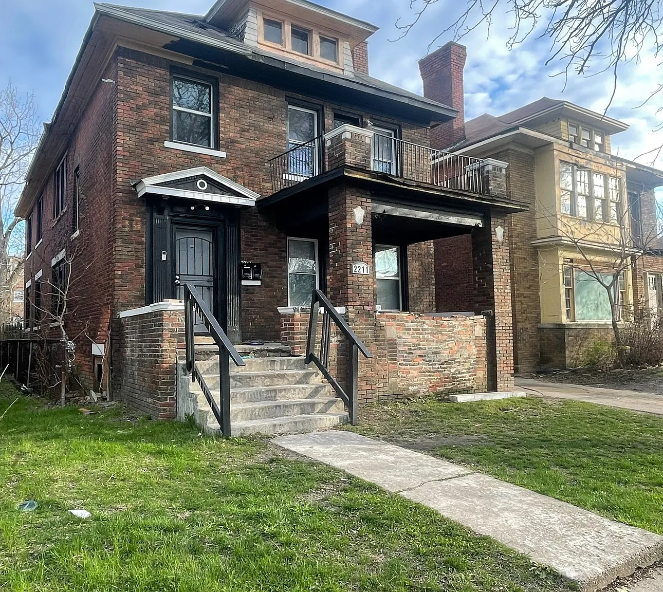 3 bed, 1300 sqft, $1,300 — Photo 1