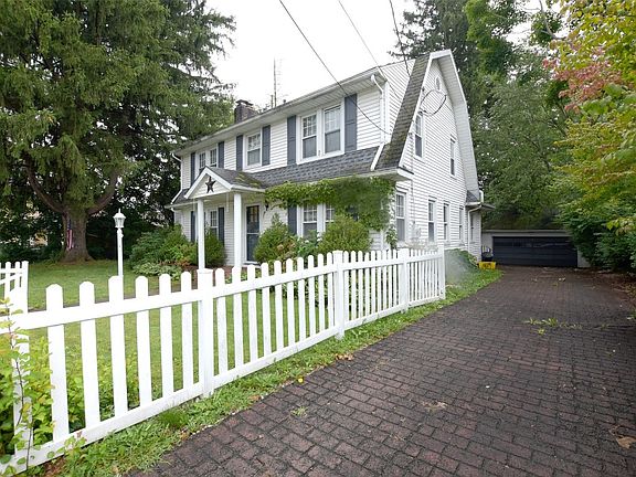2nd image of 202 E Union St