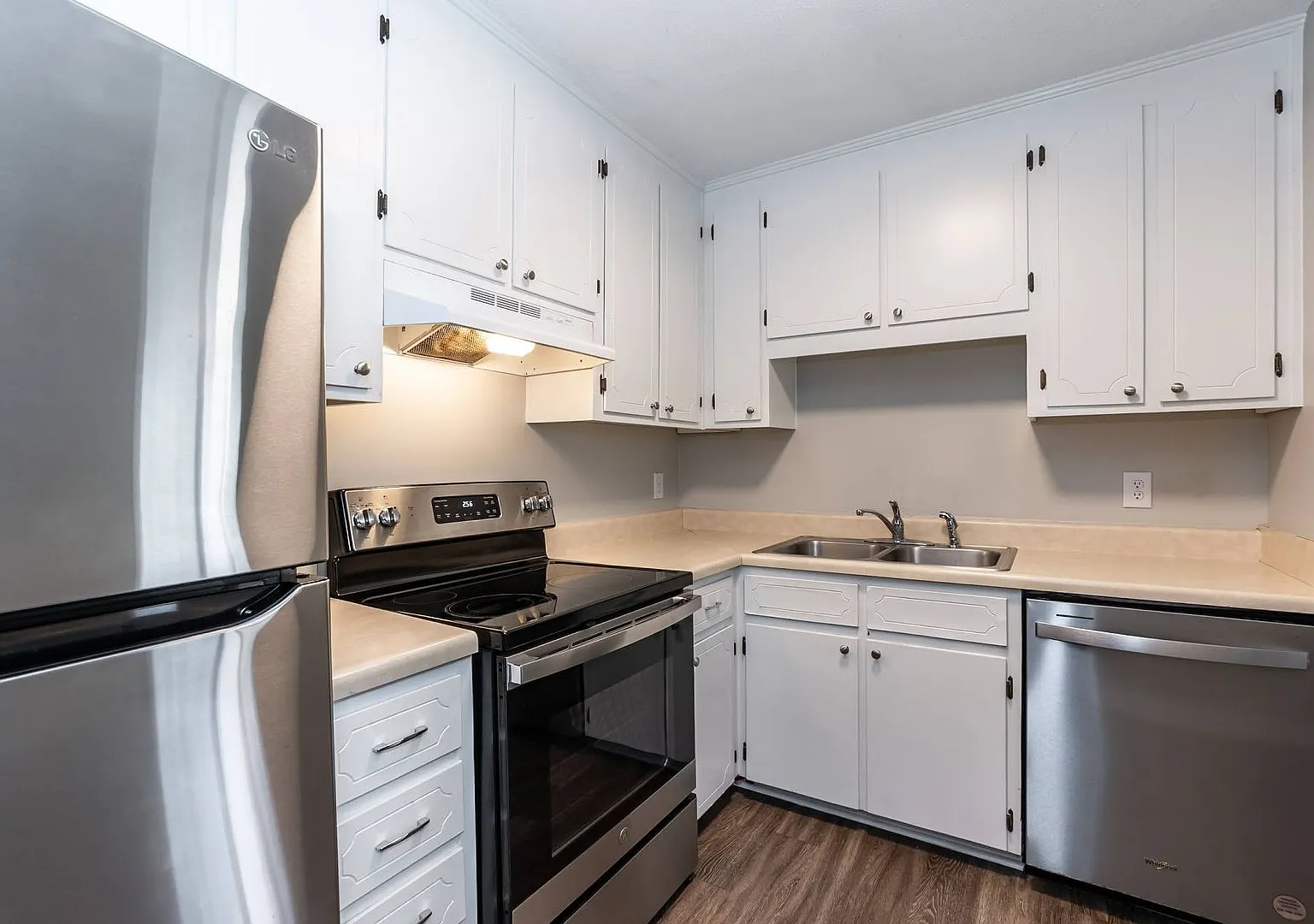 Ligon Apartments- 2900 Ligon St — Photo 1