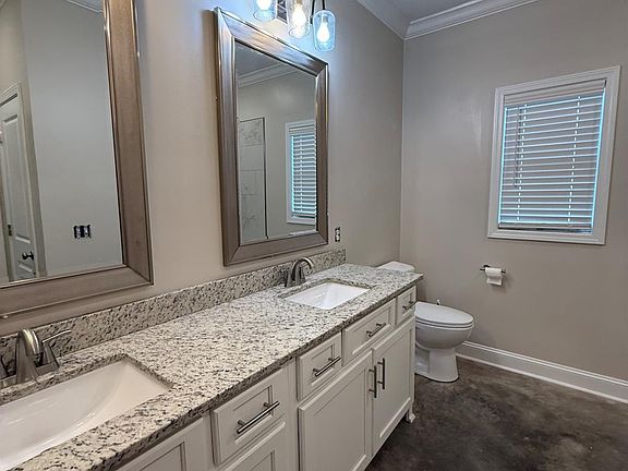 4th image of 318 Dixon St