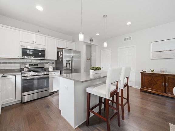 3rd image of 7050 Hidden Green Cir