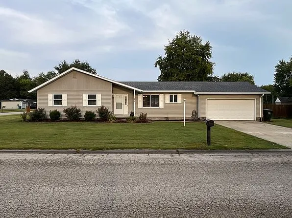 1600 S Willow Dr, Robinson, IL 62454
