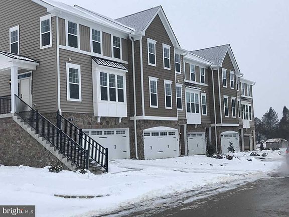 3rd image of 8 Lila Ln