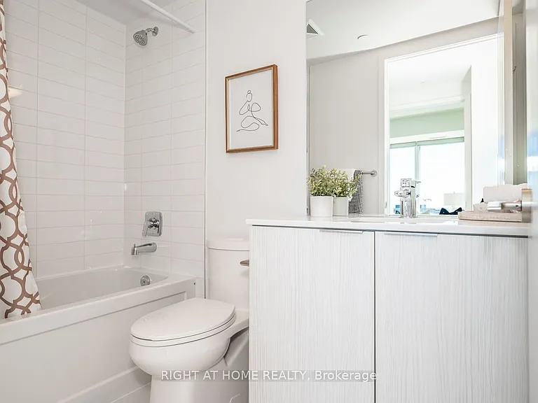 158 Front St E #1613 — Photo 24