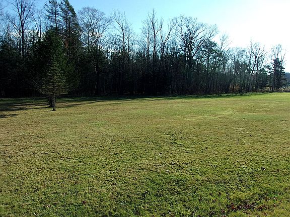 3rd image of 796 Forest Hills Dr