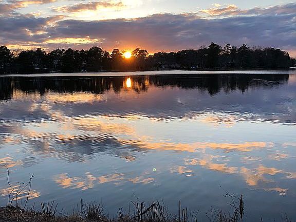 Short walk to the lake