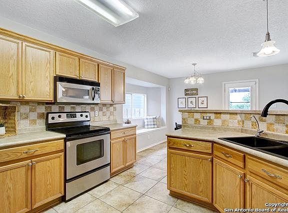 5th image of 136 Wistoria Ct
