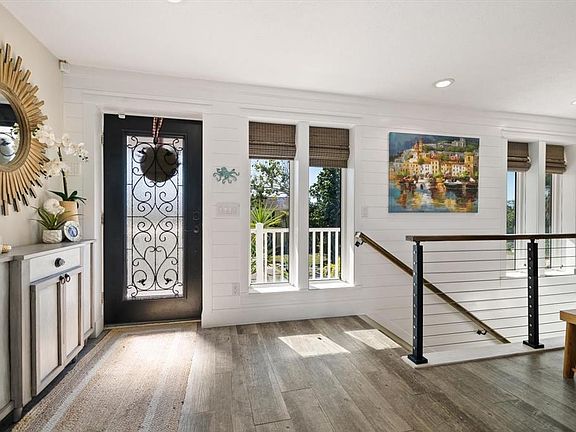 4th image of 300 6th Ave