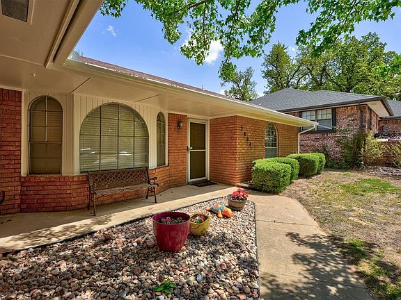 4th image of 2904 N Redmond Ct
