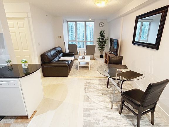 4th image of 63 Keefer Pl #2501