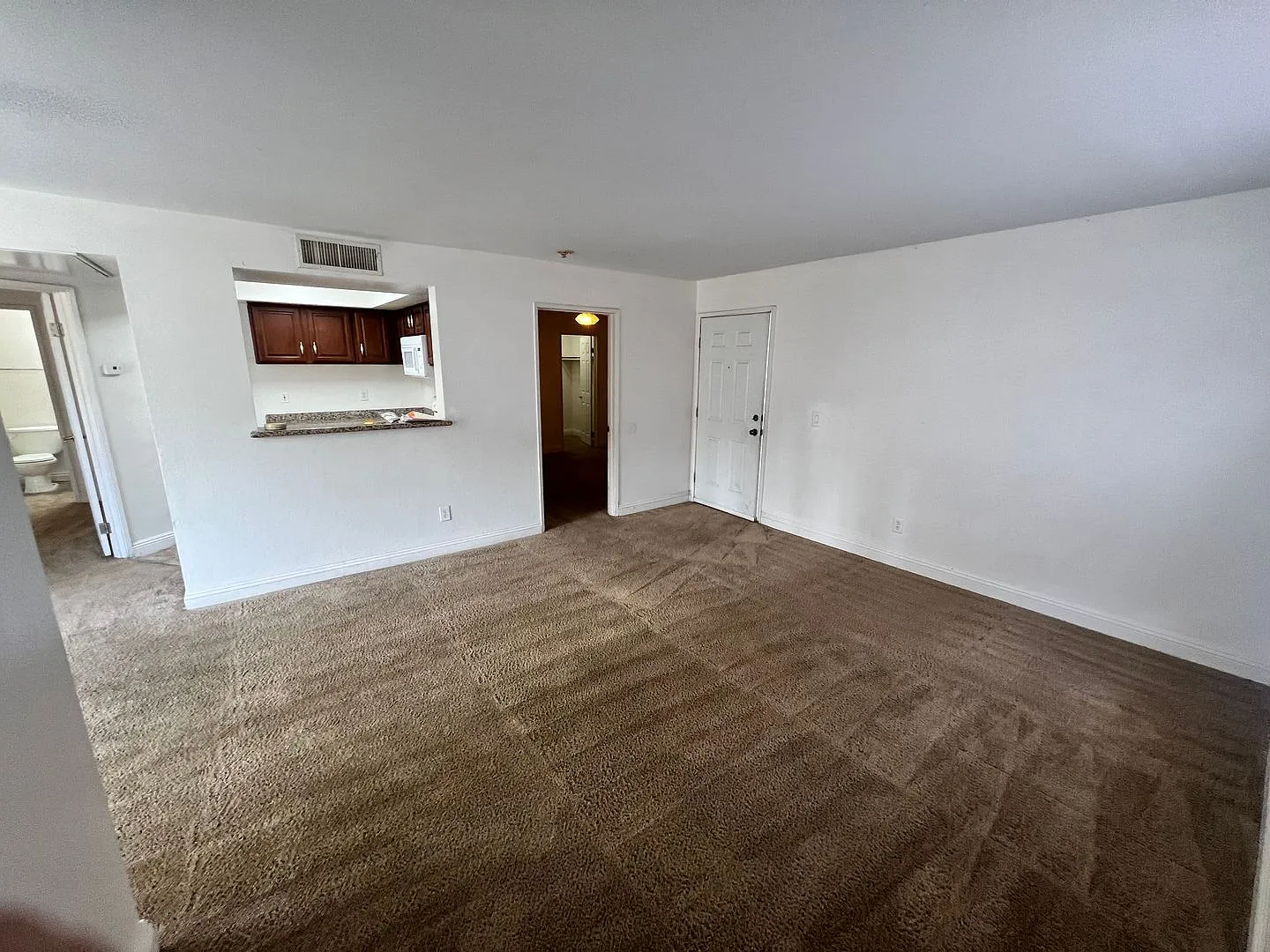 Lower level 2 bedroom close to pool. — Photo 4