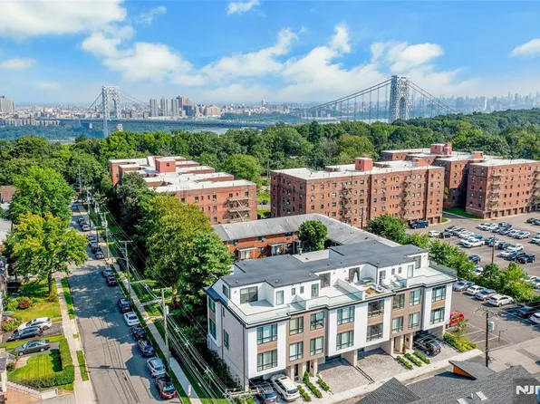 2282 7th St, Fort Lee, NJ 07024