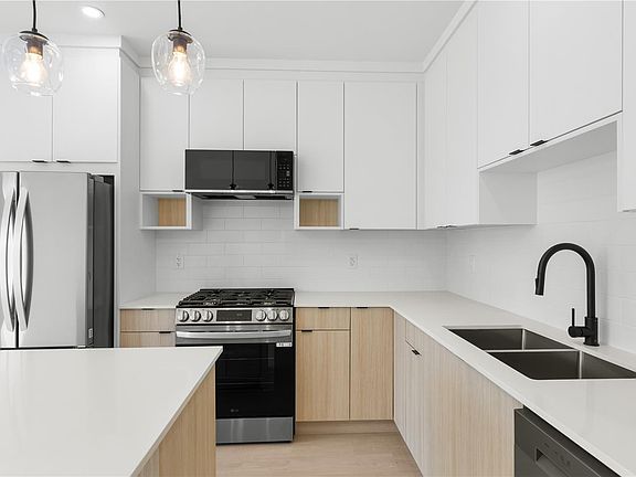 4th image of 2629 Millstream Rd #317