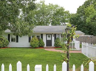 310 N Country Club Dr, Warwick, RI 02888