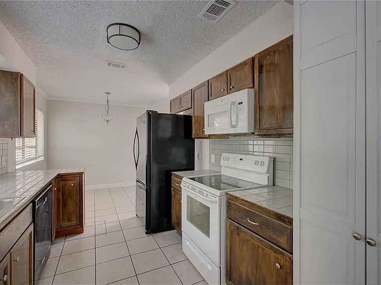 8402 Tallwood Dr #B — Photo 6