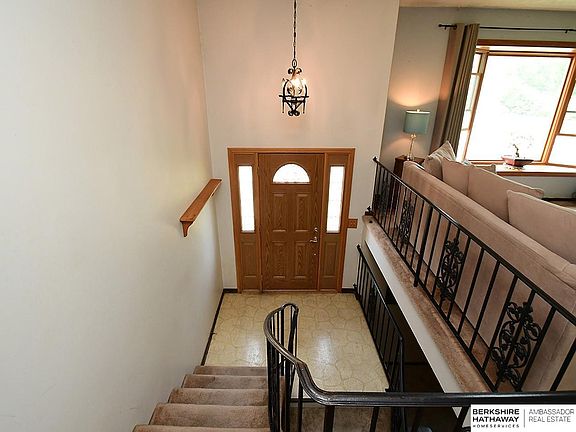 3rd image of 1119 Parc Dr