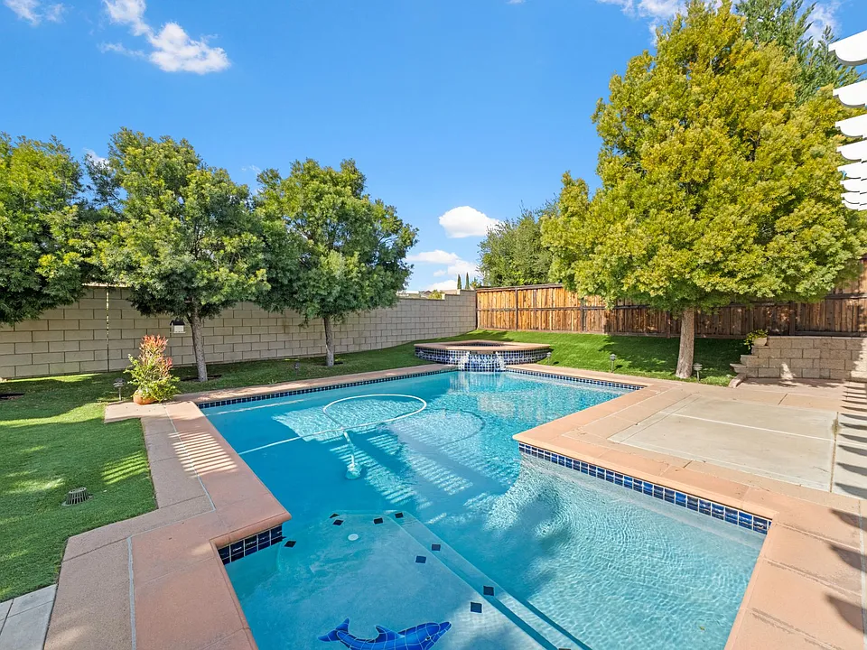 32421 Meadow Ridge Ln