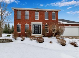 10 Olde Ivy Dr, Williamsville, NY 14221