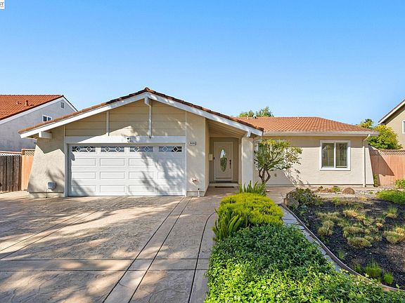 3rd image of 36288 Tudor Pl