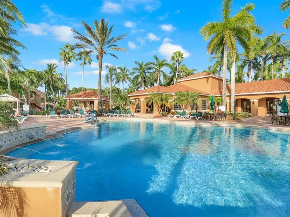 1205 Wildwood Lakes Blvd APT 305, Naples, FL 34104