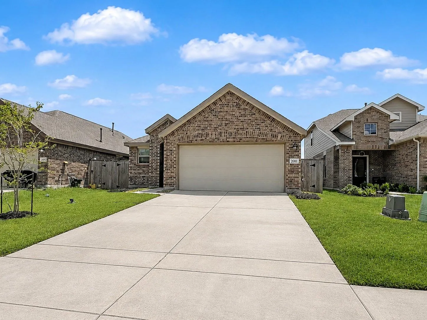 3 bed, 2.0 bath, 1628 sqft, $2,000 — Photo 2