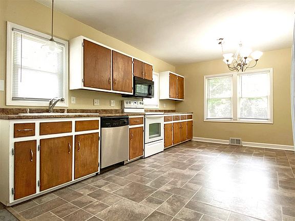 2nd image of 108 Dellwood Ln
