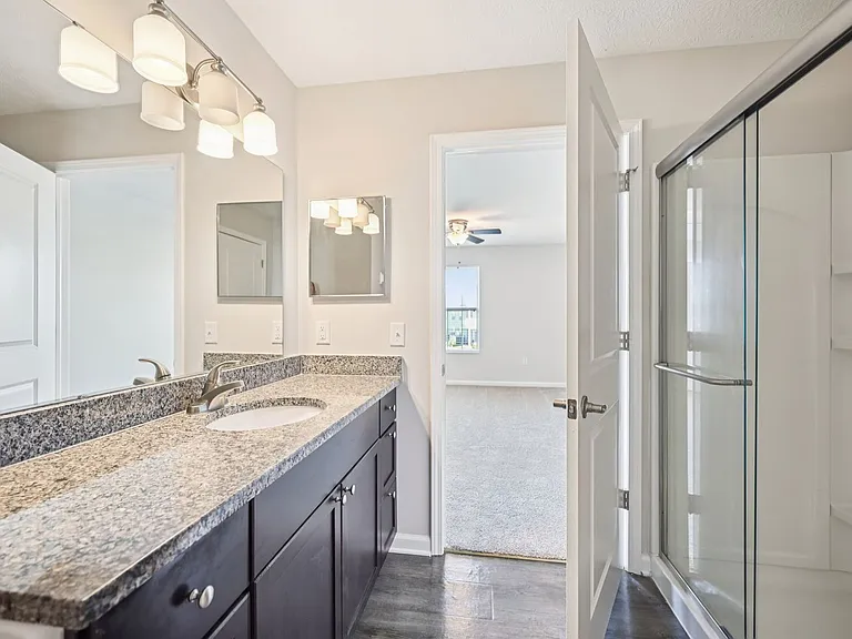 Latham Apartments — Photo 45
