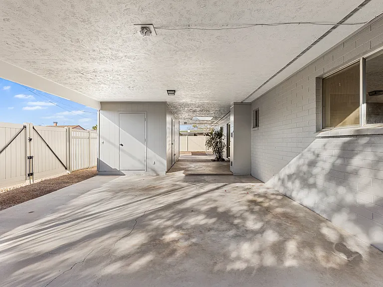 734 N Stewart — Photo 15