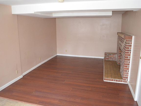 3rd image of 19 E Clearview Dr APT F