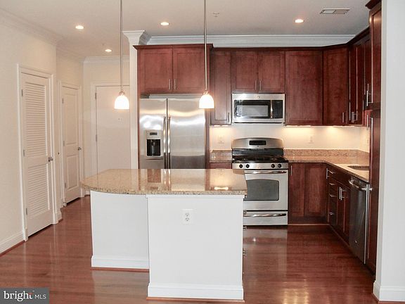 3rd image of 1023 N Royal St Unit 205