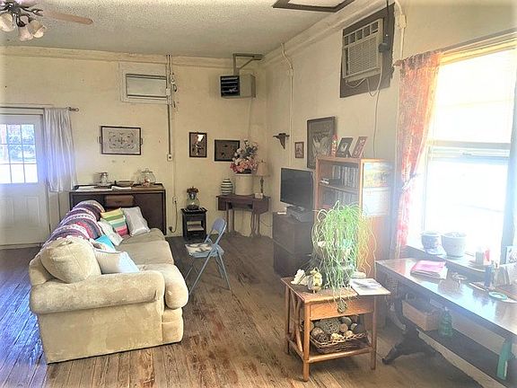 5th image of 316 E Oak St