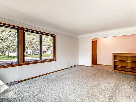 4th image of 3656 Cranbrook Dr