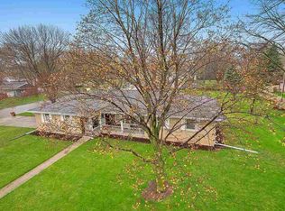 3340 Hilltop Way, Green Bay, WI 54301