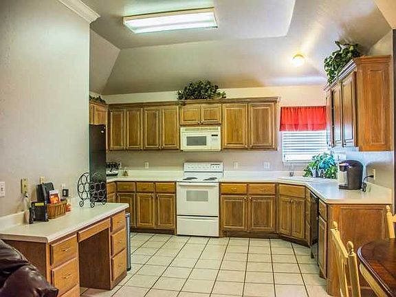 3rd image of 629 Vickery Ave