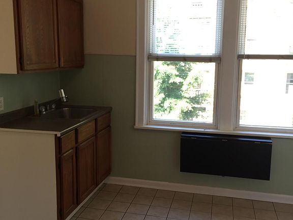 5th image of 1847 W Melrose St APT 2R