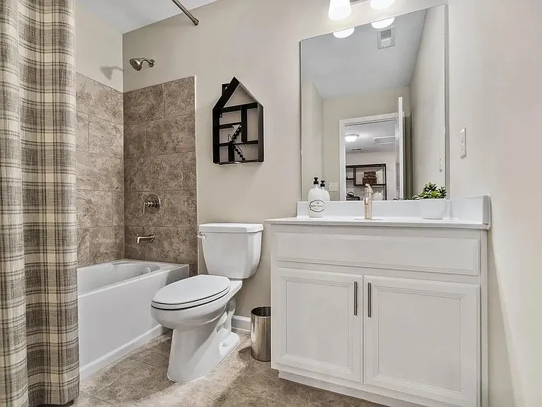 1221 Foxcroft Ln — Photo 5