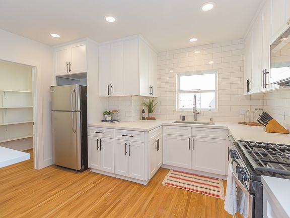 4th image of 333 W Spazier Ave