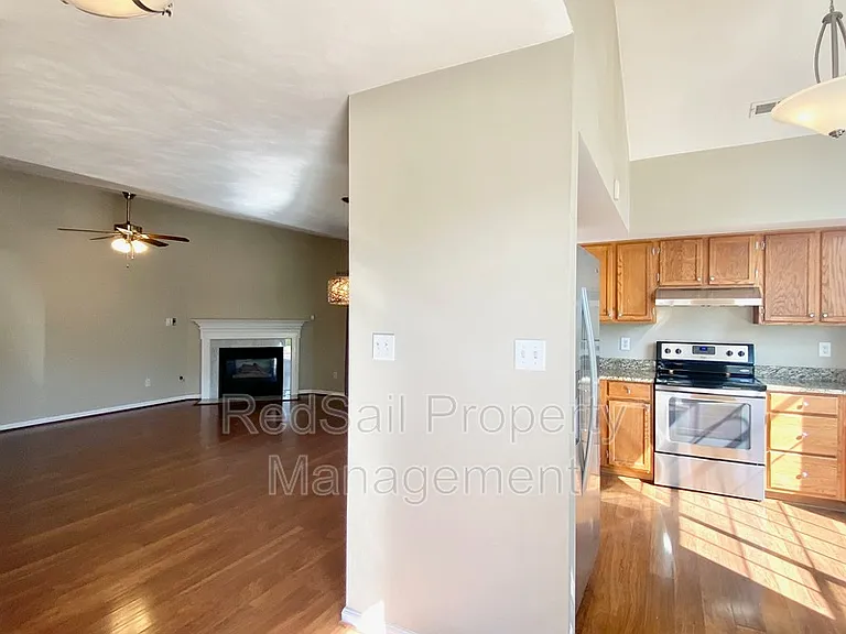 145 Bridle Ln — Photo 3