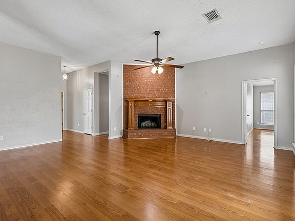 5th image of 300 Thomas Dr