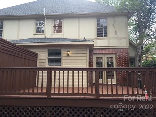 2715 Chelsea Dr — Photo 9