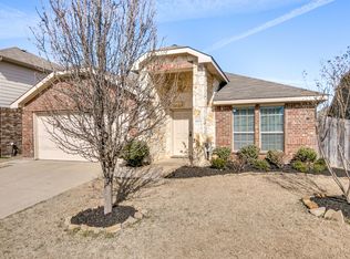 2002 Davy Crockett Dr, Forney, TX 75126