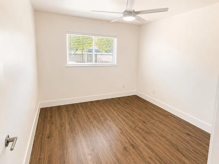 746 W Turney Ave #2 — Photo 7